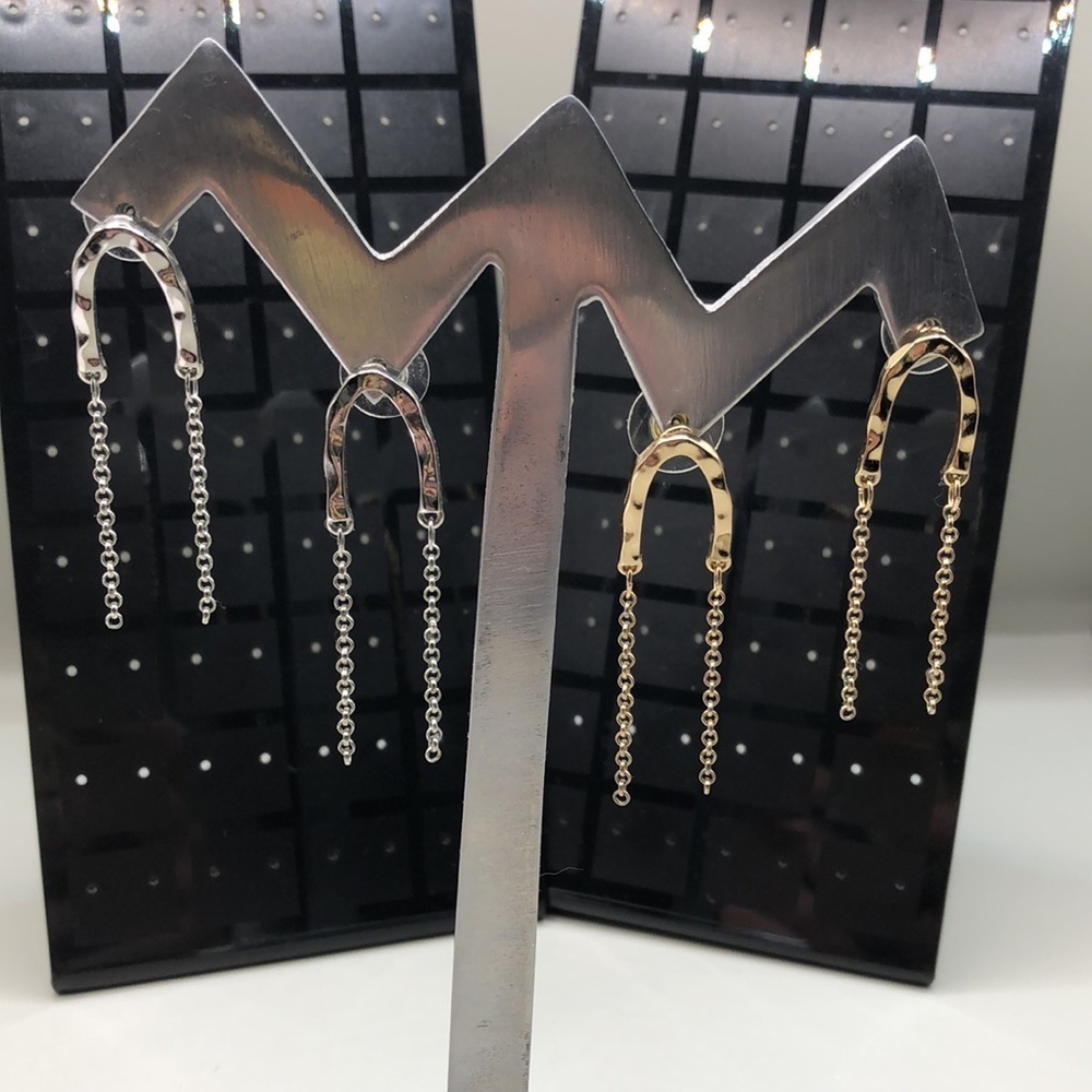 Bundle Lot 2 Tahari Lucky Horse Shoe Statement Earrings 15$